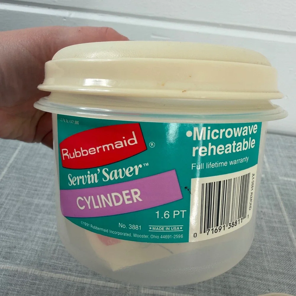 Lot of 2 Vintage Rubbermaid Cylinder Containers 1‎ Cup 3 Cups 6 & 7